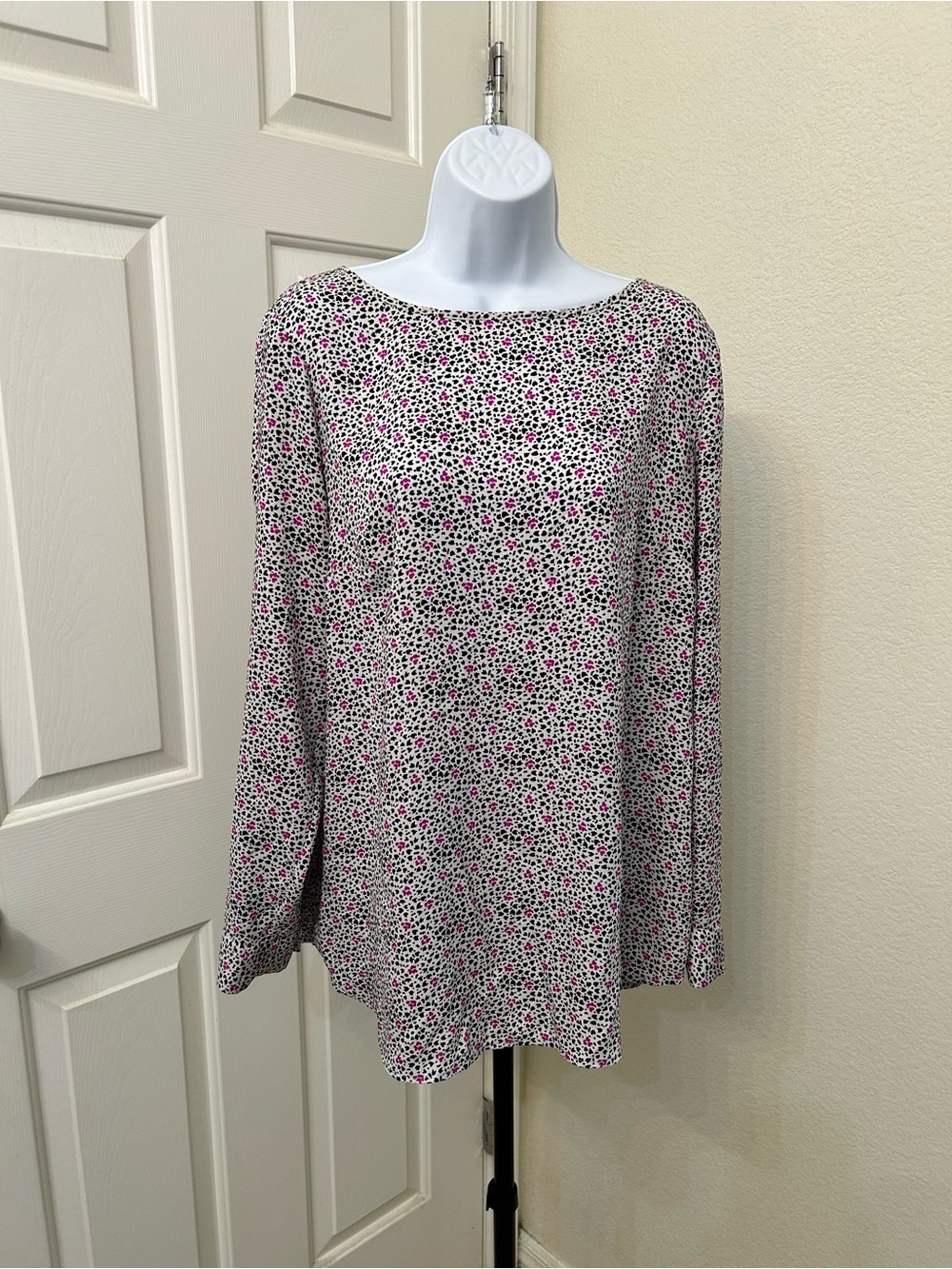 Ann Taylor White and Purple Floral Boatneck Long Sleeve Top